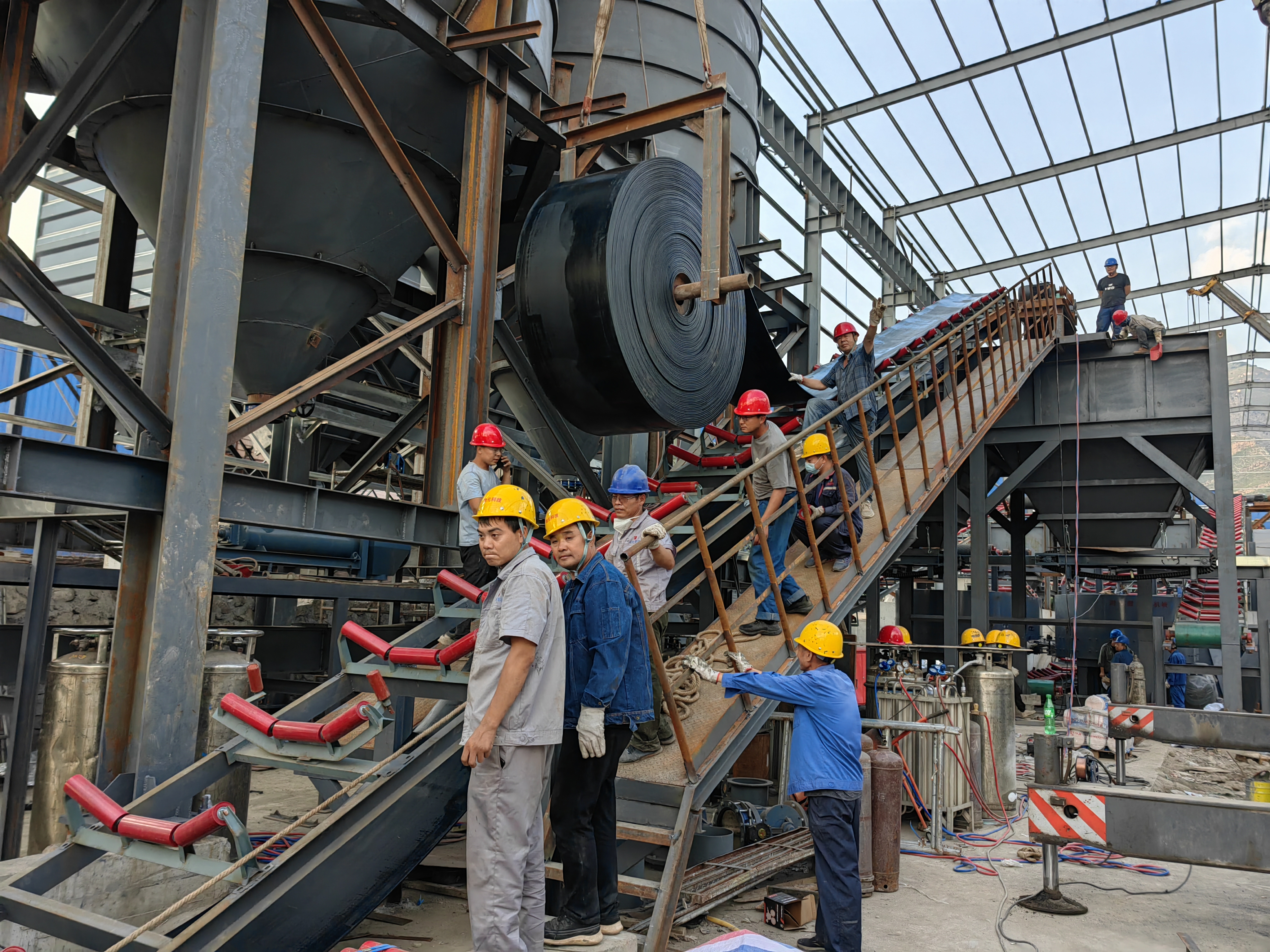 除塵灰壓(ya)毬車間開(kai)始(shi)建(jian)造(zao)