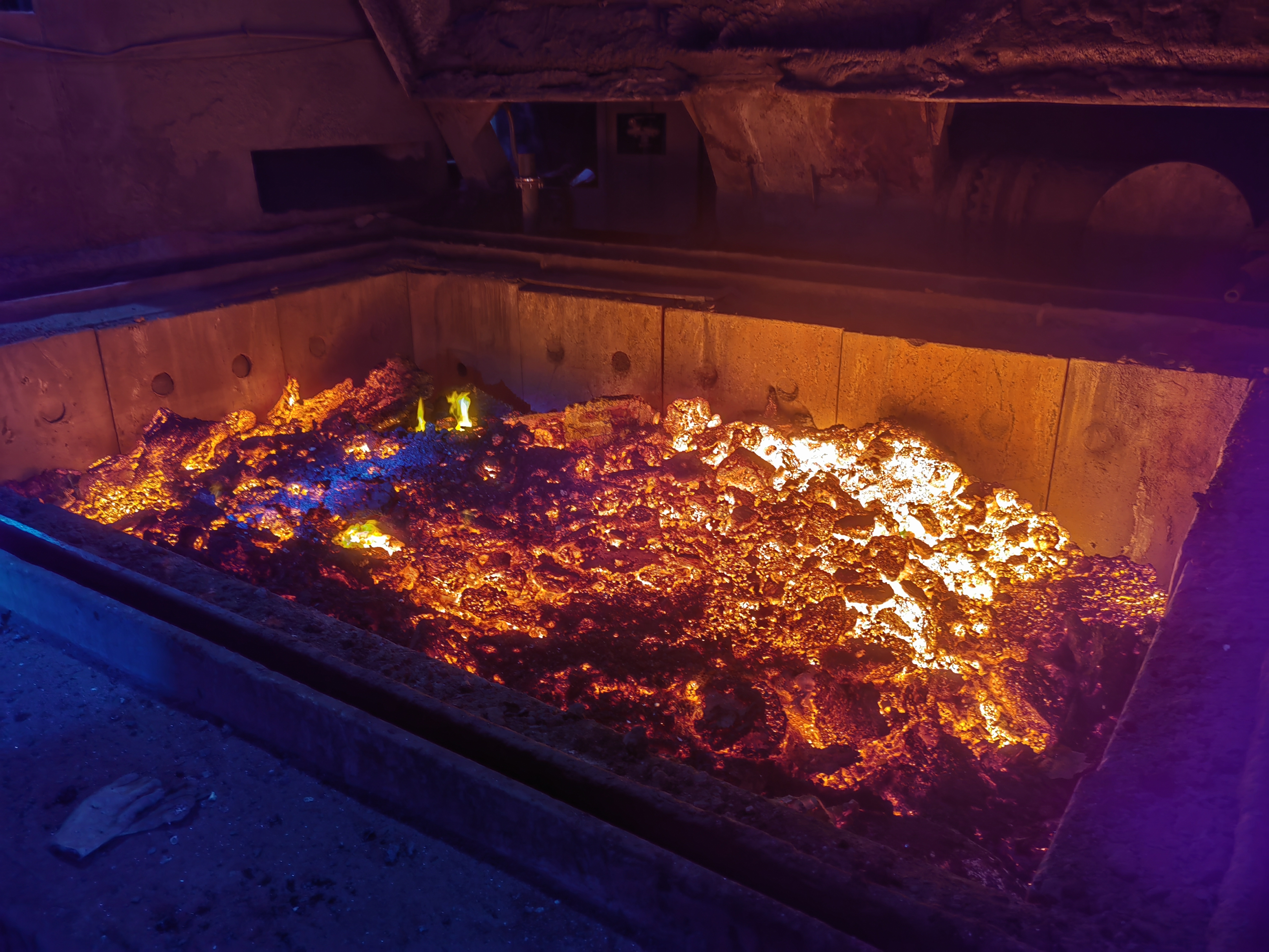 江囌(su)長(zhang)強(qiang)鋼鐵悶(men)渣係(xi)統底(di)部註水改造(zao)項目成(cheng)功投(tou)産(chan)運行(xing)